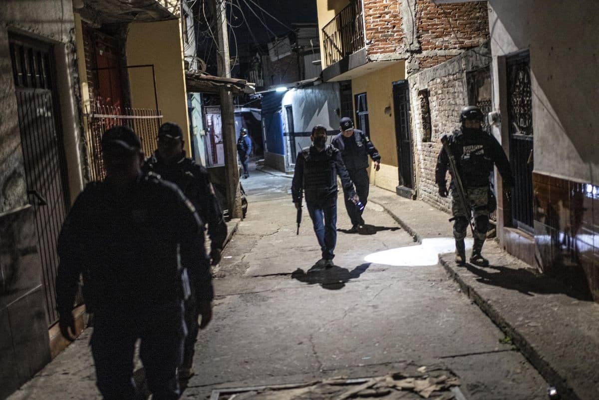 Enfrentamientos en Michoacán dejan cuatro muertos y patrulla de GN vuelca