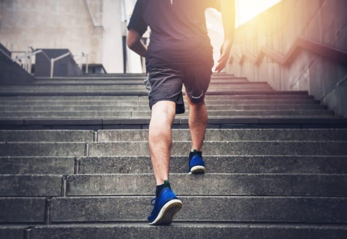 Entrenamiento simple que reduce riesgo cardiovascular en mayores de 50 años