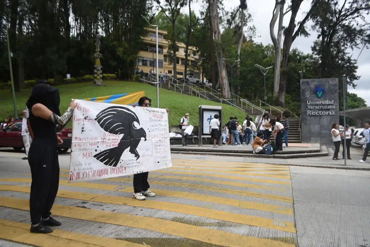 Estudiantes de la Universidad Veracruzana toman instalaciones tras muerte y desaparición de compañeros