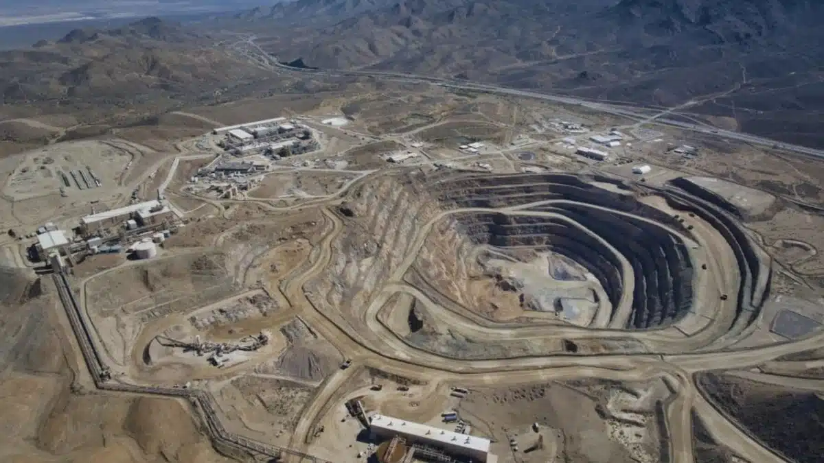 Exportaciones chinas de tierras raras caen 6.1% en septiembre