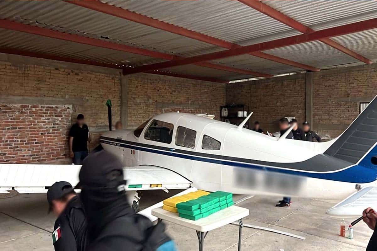 FGR asegura aeródromo en Tapachula con avioneta y 203 paquetes de presunta cocaína