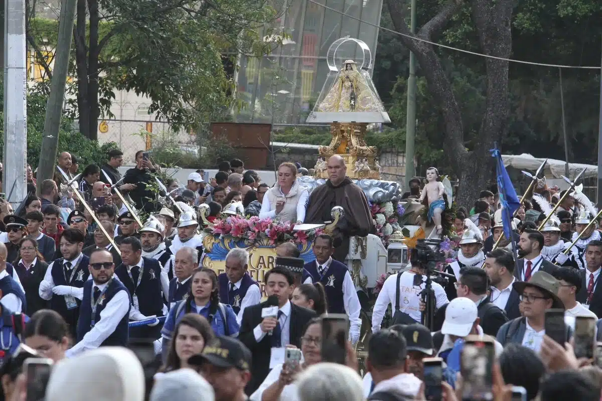 Fervor católico: tres millones de fieles caminan junto a la Virgen de Zapopan