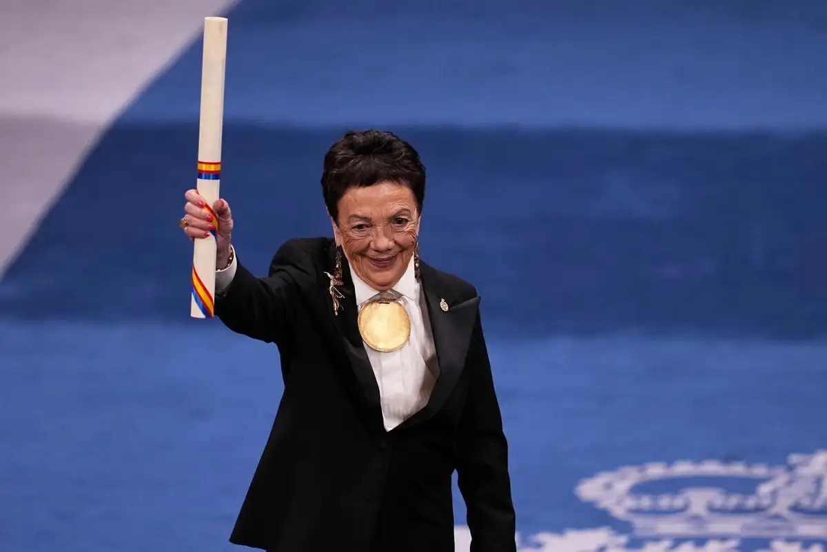 Graciela Iturbide emociona en Oviedo con su discurso al recibir el Premio Princesa de Asturias de las Artes 2025