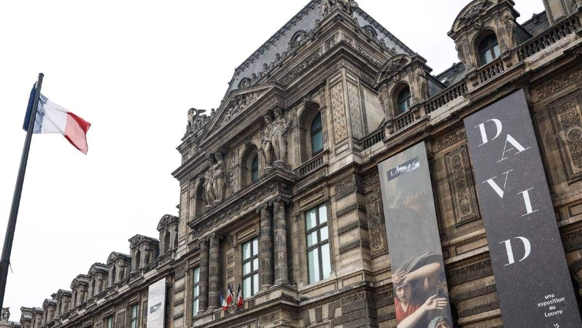 Gran robo en el Louvre sustraen joyas de Napoleón y Eugenia Gran robo en el Louvre: sustraen joyas de Napoleón y Eugenia