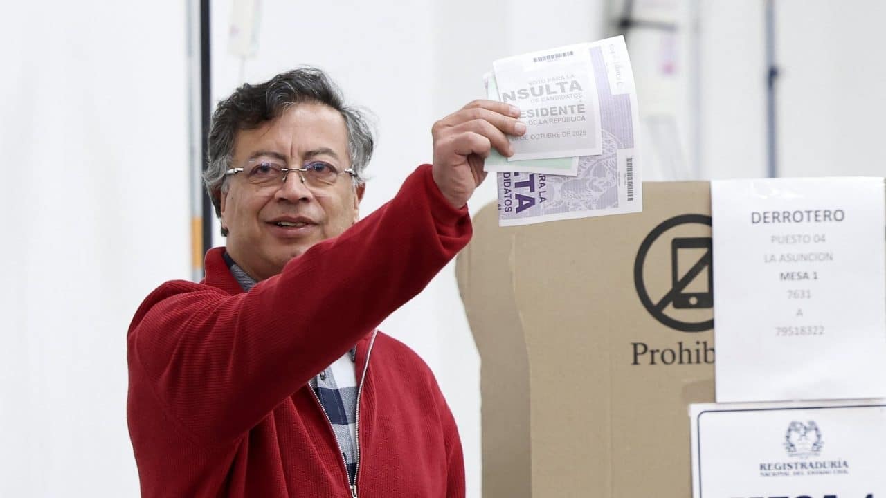 Gustavo Petro pide extender horario de votación en la consulta del Pacto