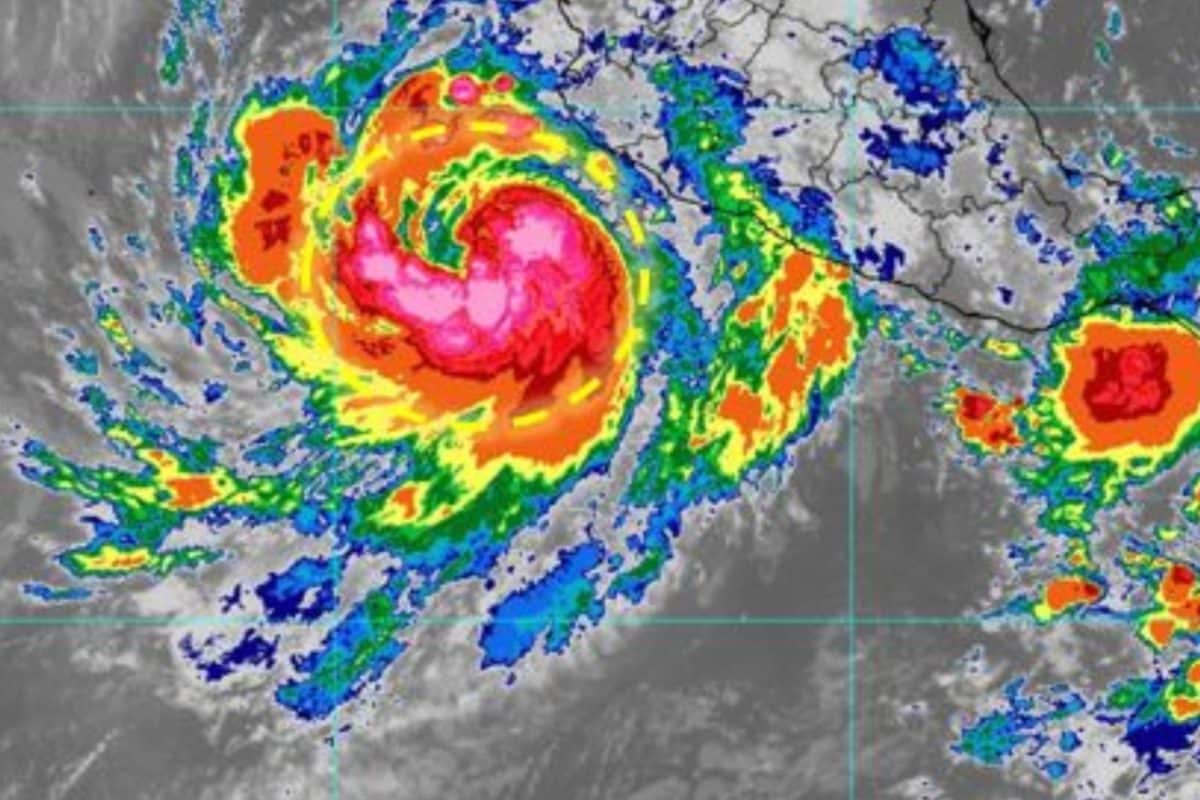 Huracán "Priscilla" podría ser categoría 2 cerca de Jalisco