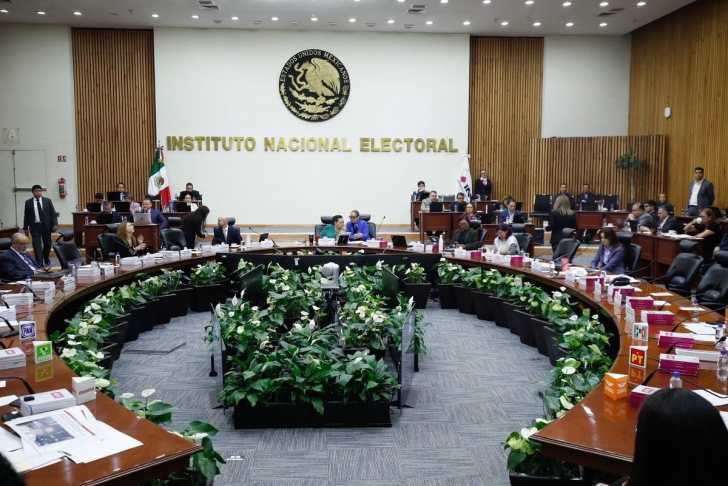 Desbandada en el INE: casi mil empleados piden retiro voluntario