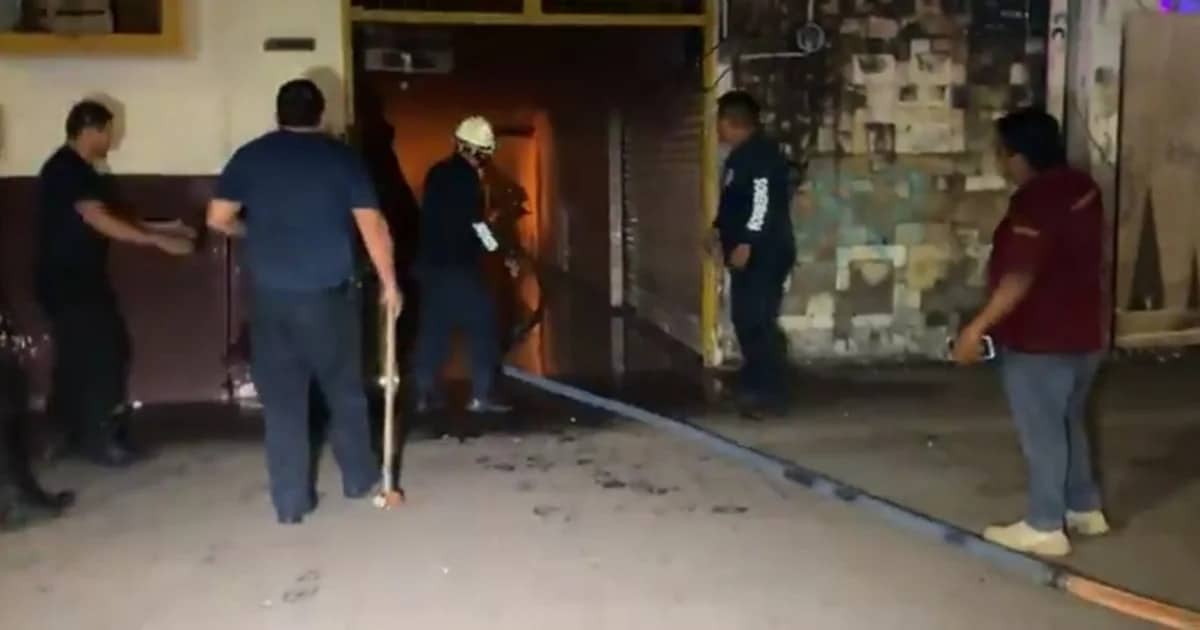 Incendio en Mercado Juan Escutia deja más de 100 locales afectados en Tepic