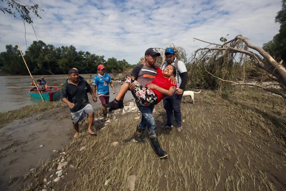 Inundaciones agravan el aislamiento histórico de La Máquina, Puebla
