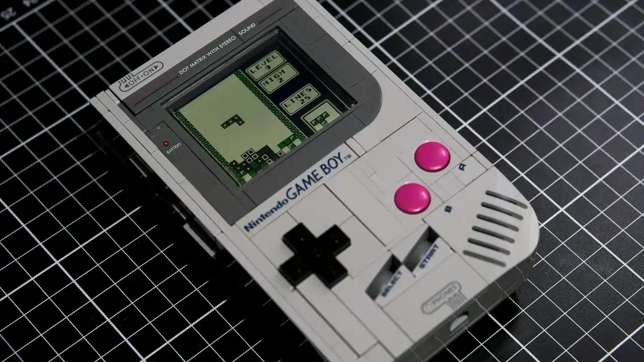 LEGO Game Boy: de set decorativo a consola funcional gracias a un modder