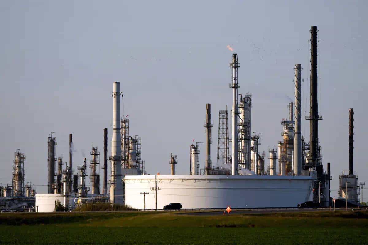 Aunque la IA consume gran cantidad de energía, científicos desarrollan proyectos que la convierten en herramienta clave para reducir emisiones y optimizar recursos naturales.