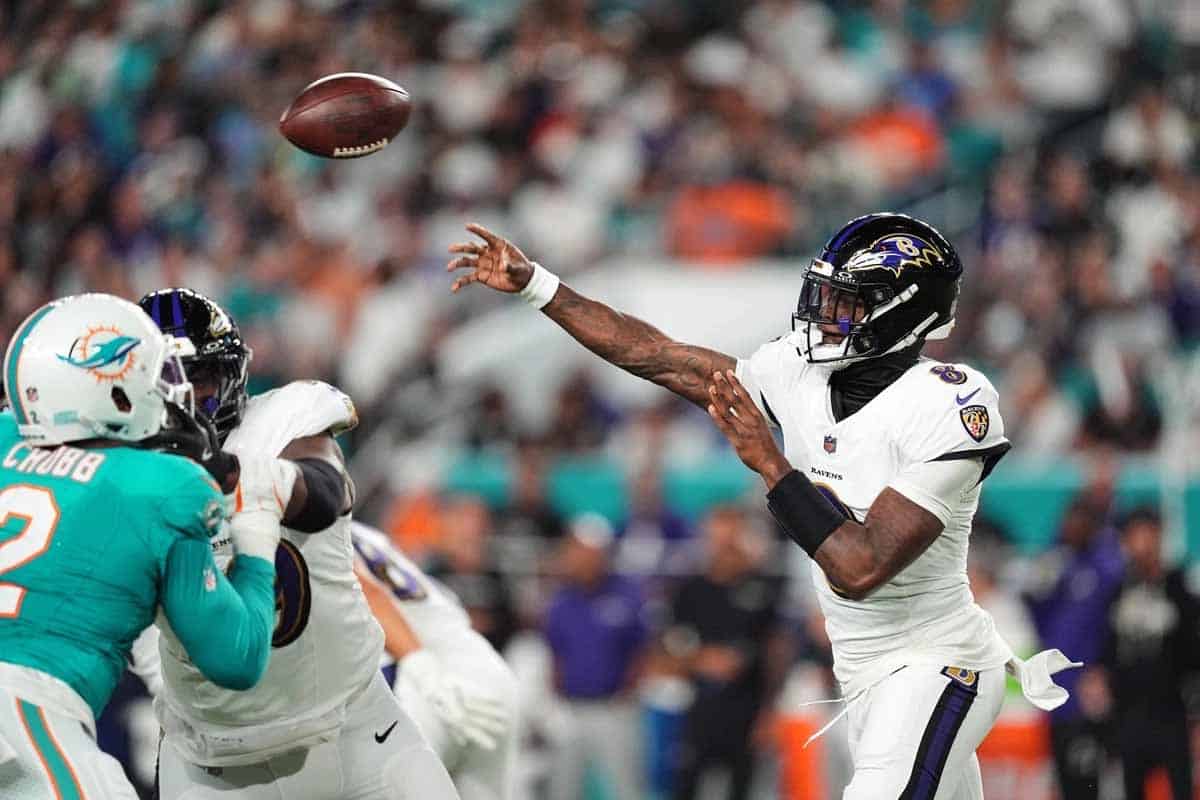 Lamar Jackson lidera triunfo de Baltimore sobre Miami con cuatro pases de anotación