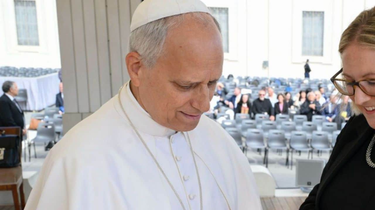 León XIV condena trato inhumano a migrantes y llama a proteger fronteras con ética