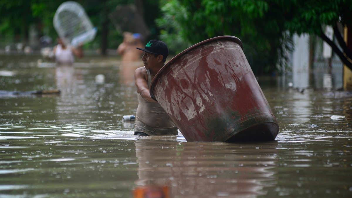 Lluvias dejan 29 muertos y miles de damnificados en México Lluvias dejan 29 muertos y miles de damnificados en México