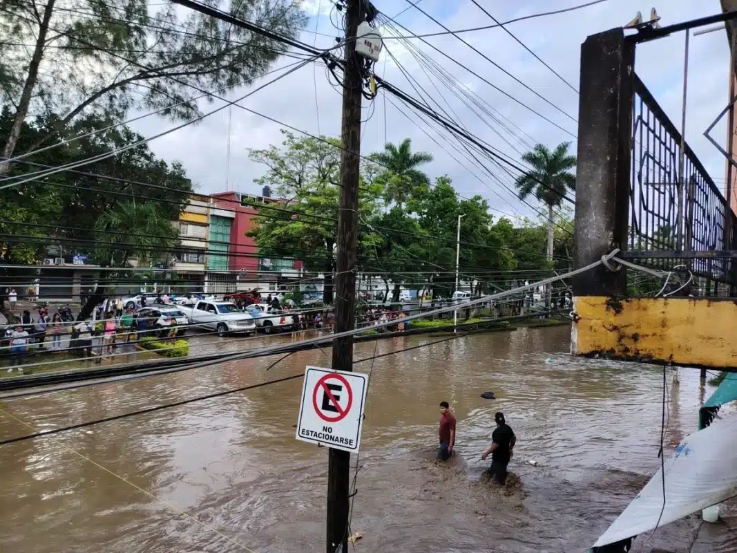 Lluvias en Veracruz provocan derrumbe y muerte de una persona