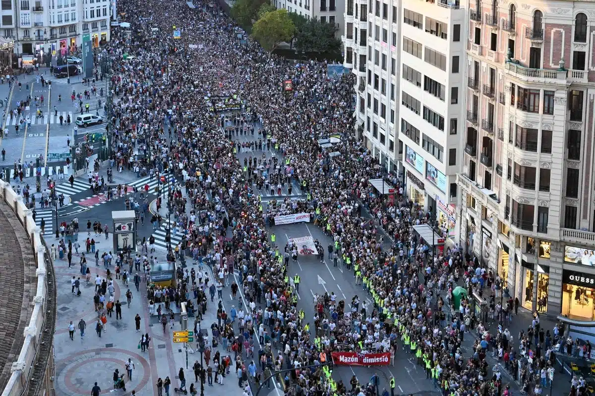 Más de 50 mil personas se manifiestan en Valencia por las víctimas de la DANA