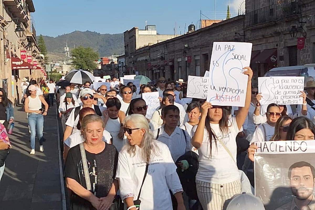 Marchan en Morelia por justicia tras homicidio del productor Bernardo Bravo