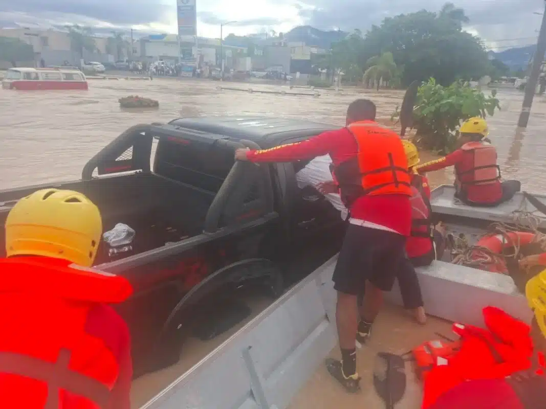Muere una persona en Puerto Vallarta, Jalisco, por tormenta que duró 9 horas