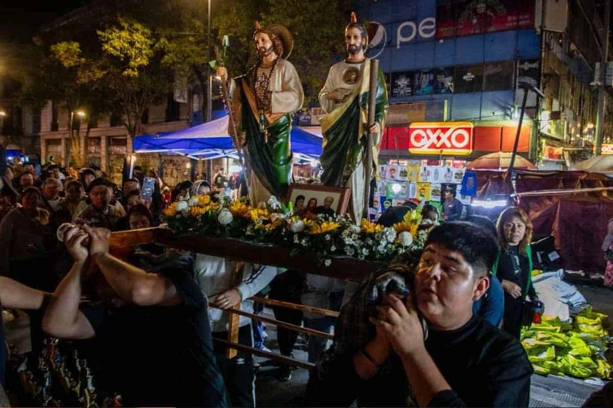Multitudes llenan San Hipólito para celebrar el Día de San Judas
