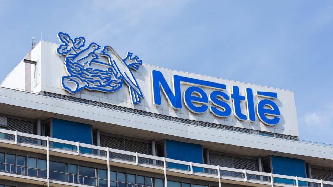 Nestlé despide a 16.000 empleados y apuesta por la automatización
