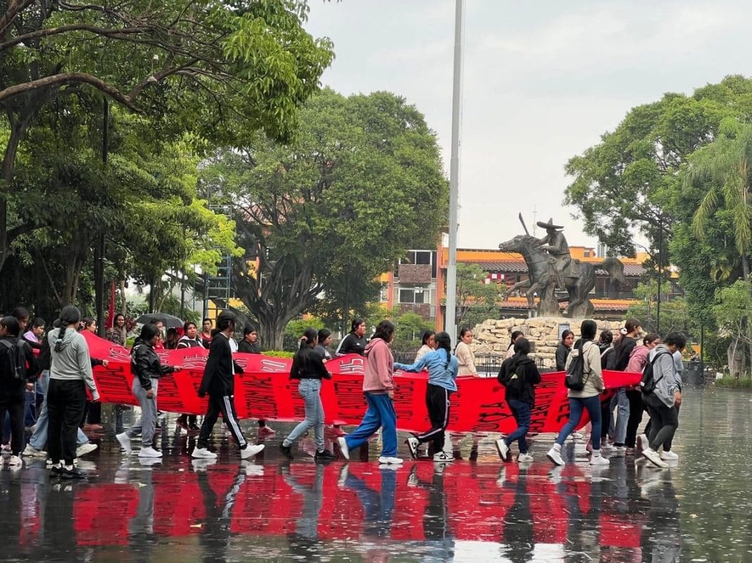 Normalistas de Amilcingo exigen justicia y destitución de docentes Normalistas de Amilcingo exigen justicia y destitución de docentes
