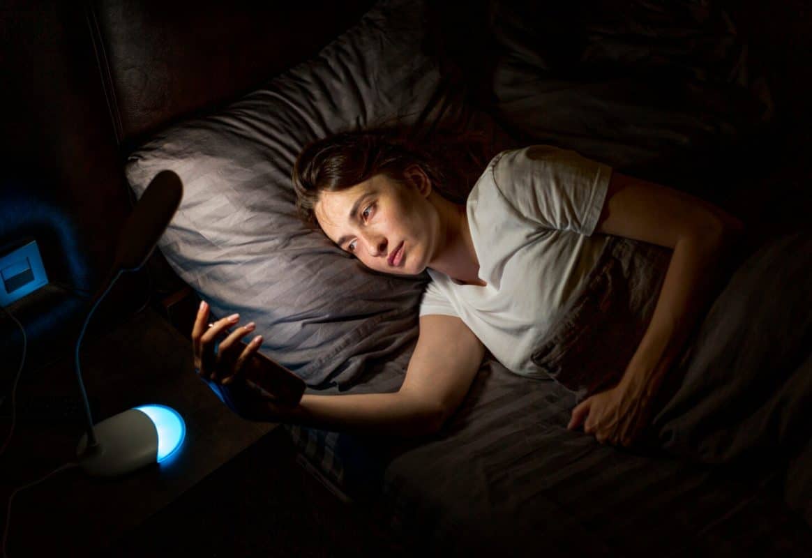 Riesgos invisibles del uso excesivo de pantallas en adolescentes