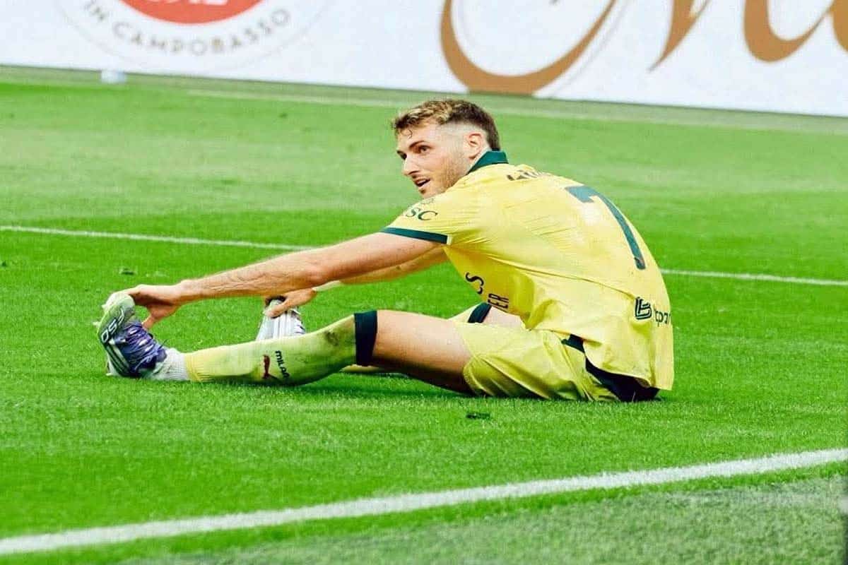 Santiago Giménez provoca el penal que da el triunfo al Milan 2-1