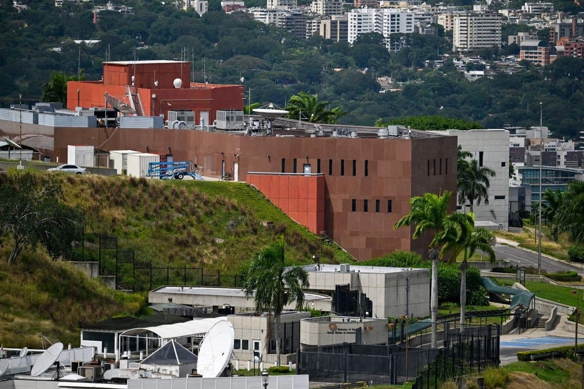 Venezuela alerta a EE.UU. sobre plan extremista para atacar su embajada