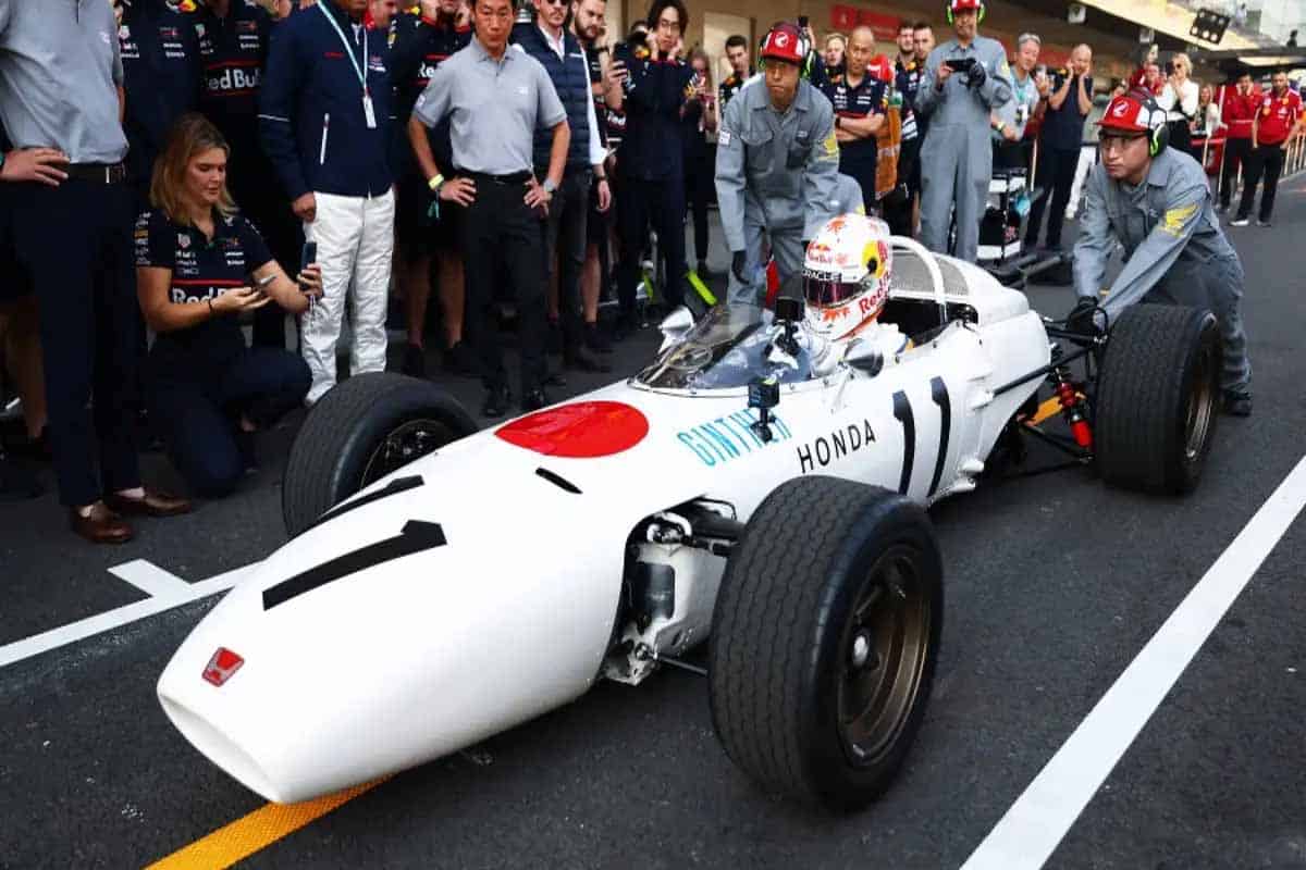 Yuki Tsunoda revive el Honda RA272 en homenaje histórico en México
