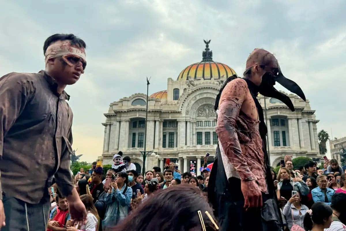 Zombis invaden el Centro Histórico en una marcha monstruosa Zombis invaden el Centro Histórico en una marcha monstruosa