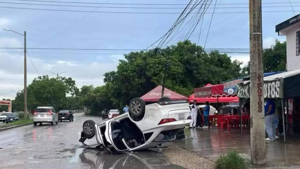 Accidentado domingo por las lluvias en Cancún; piden conducir con precaución