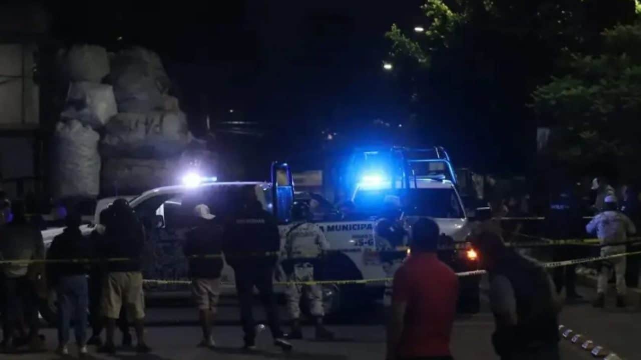 Terror en Nezahualcóyotl: hallan a cuatro personas sin vida en camioneta