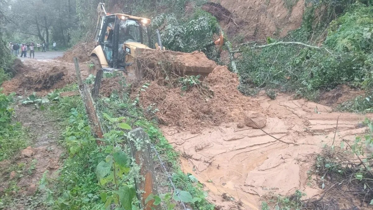 Siguen 119 caminos y puentes dañados por lluvias, informa Sheinbaum
