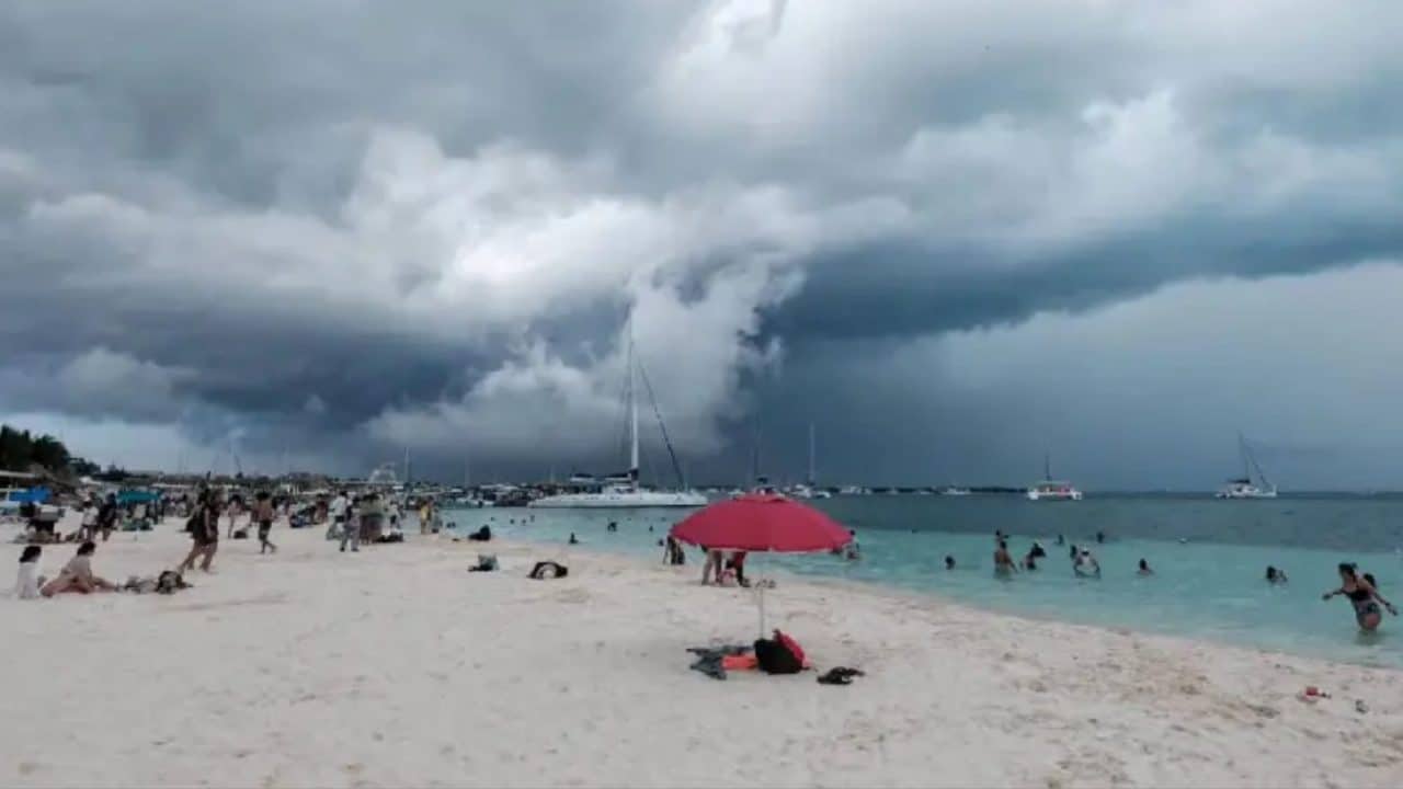 Cielo nublado y lluvias fuertes para este domingo en Quintana Roo