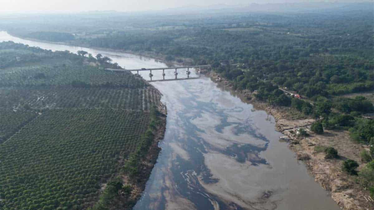 Sheinbaum confirma deslave como causa de derrame de hidrocarburo en Veracruz