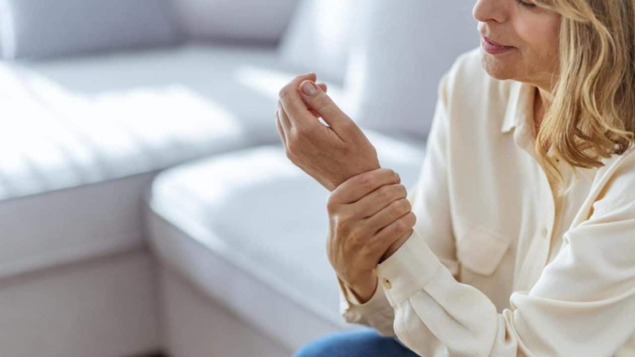 La fragilidad invisible: mujeres y el riesgo silencioso de la osteoporosis