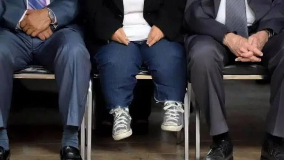 Morena propone ley de “escalón universal” para personas de talla baja