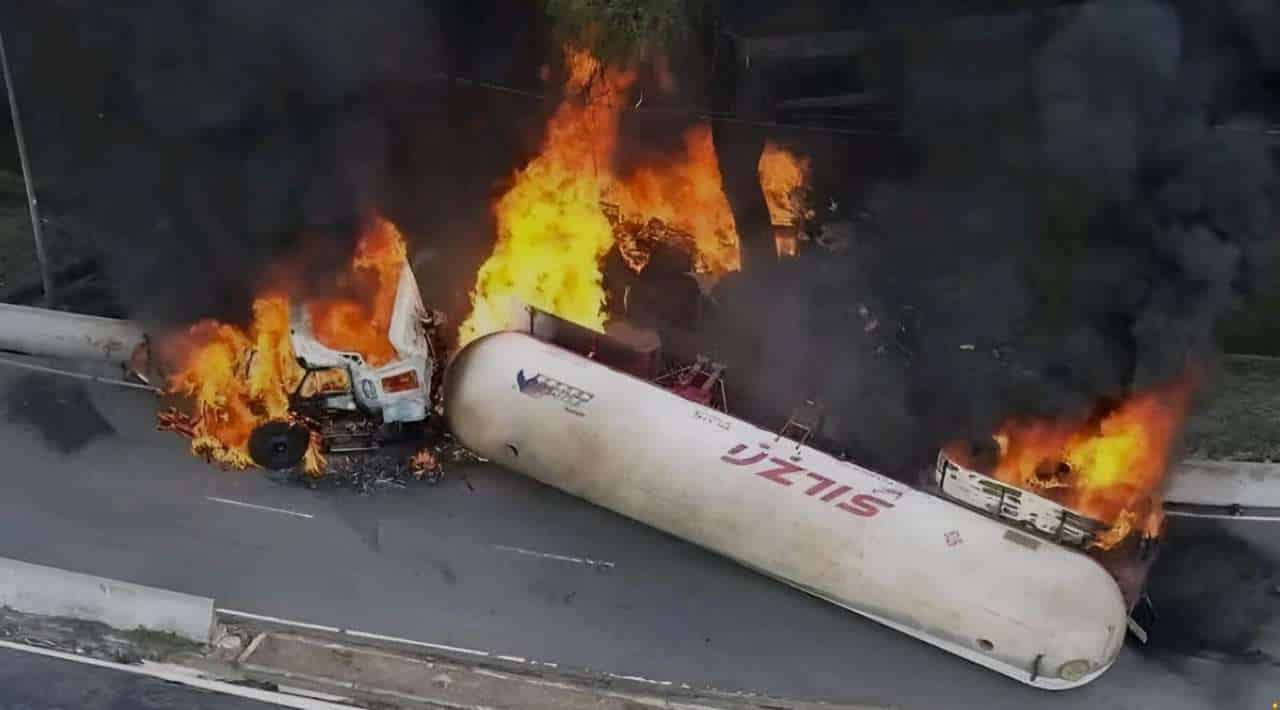 Exceso de velocidad y falta de pericia: las claves del accidente de la pipa de gas en Iztapalapa, afirma Fiscalía