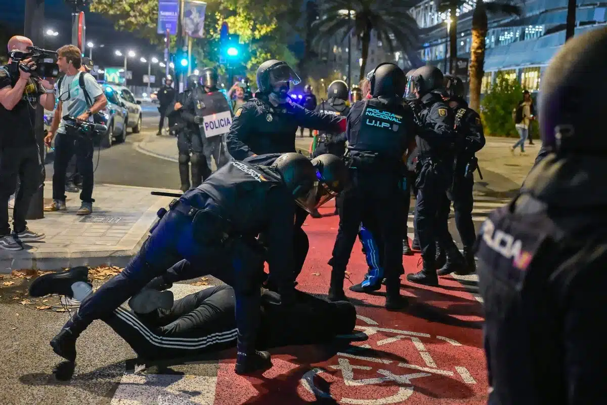 protesta-propalestina-Protesta pro palestina en partido de EuroLeague deja cinco detenidos Protesta pro palestina en partido de EuroLeague deja cinco detenidos