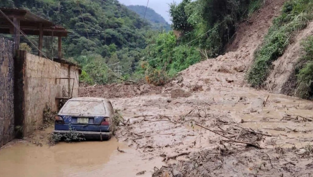 Buscan a 14 personas tras severas lluvias en San Bartolo Tutotepec