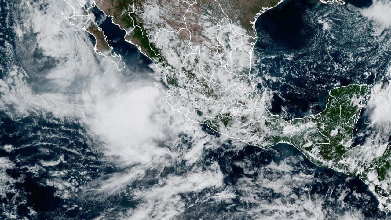 Tormenta Raymond deja inundaciones y daños en varios estados de México