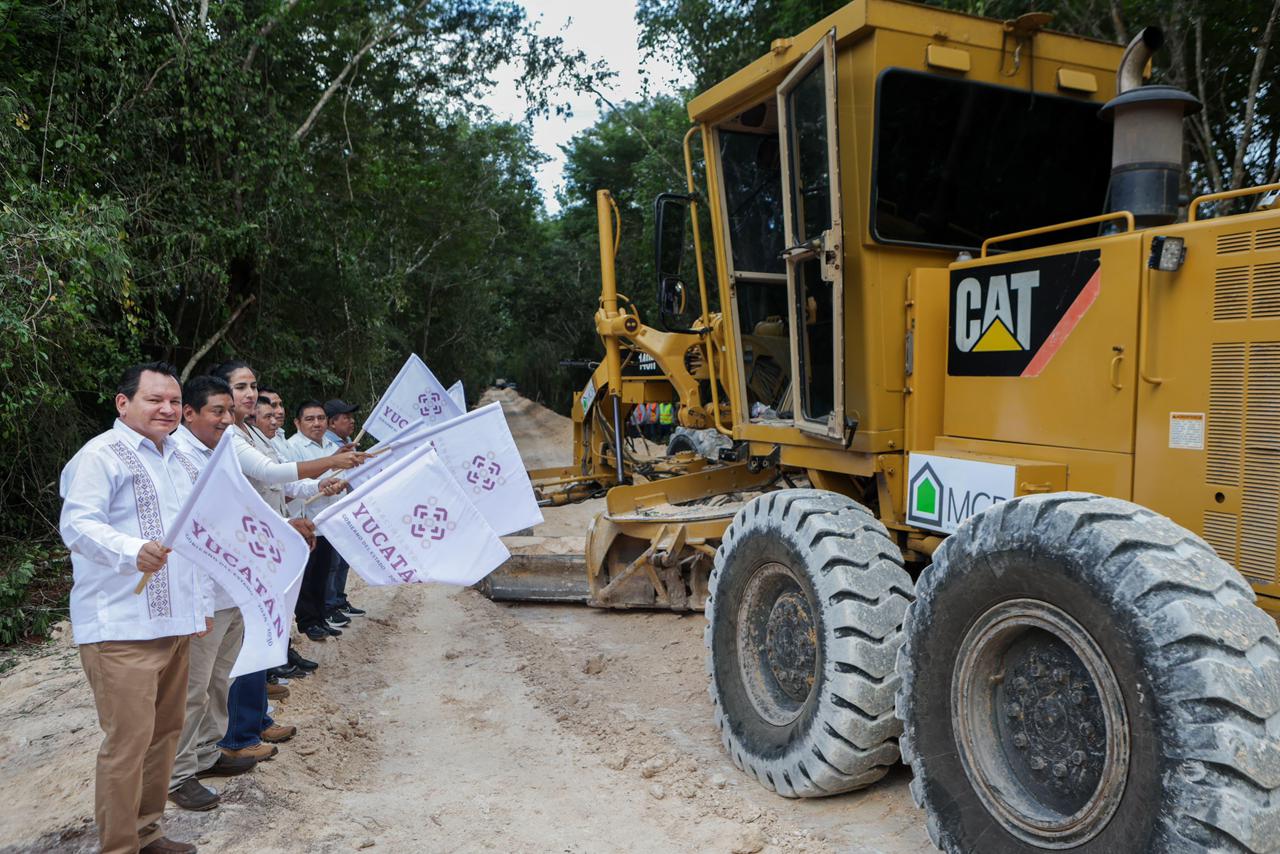 Inicia obra de camino rural en el oriente de Yucatán