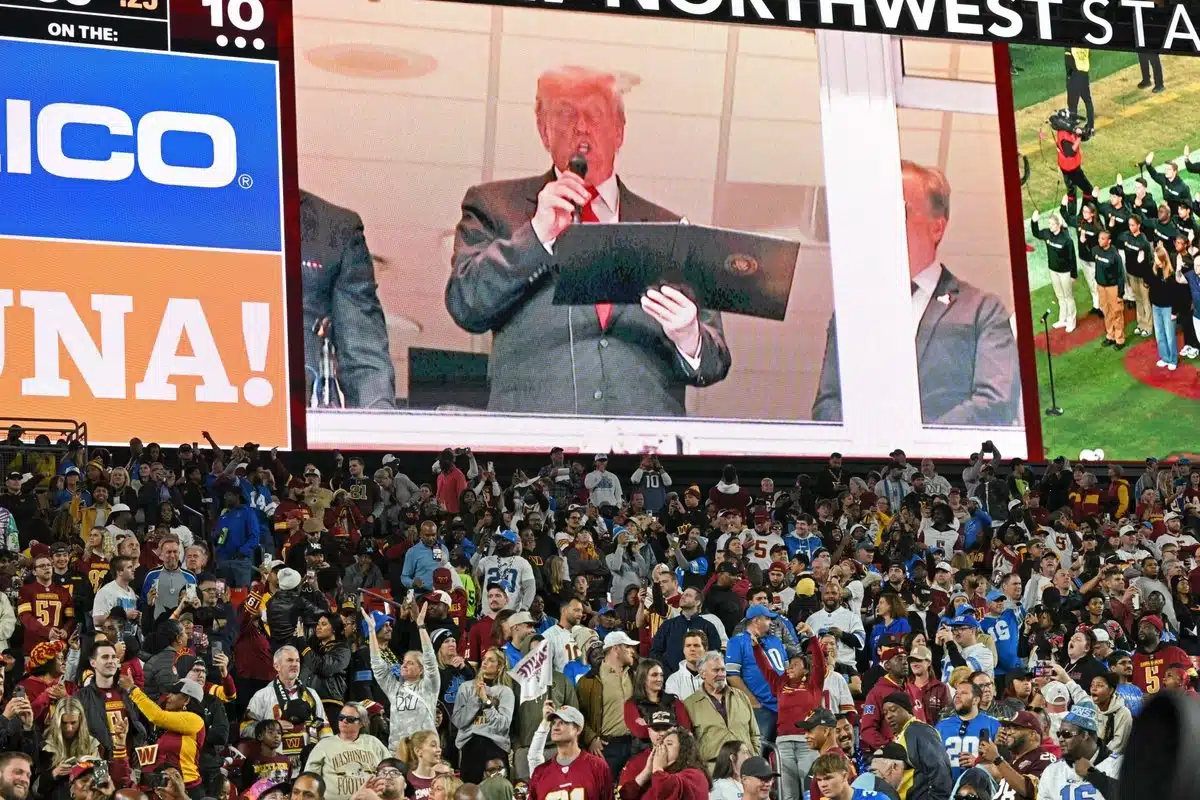 Abuchean a Donald Trump durante el partido entre Detroit y Washington Abuchean a Donald Trump durante el partido entre Detroit y Washington