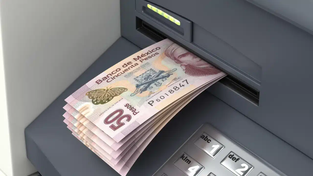 ¿Cómo evitar que el SAT congele tu cuenta bancaria?