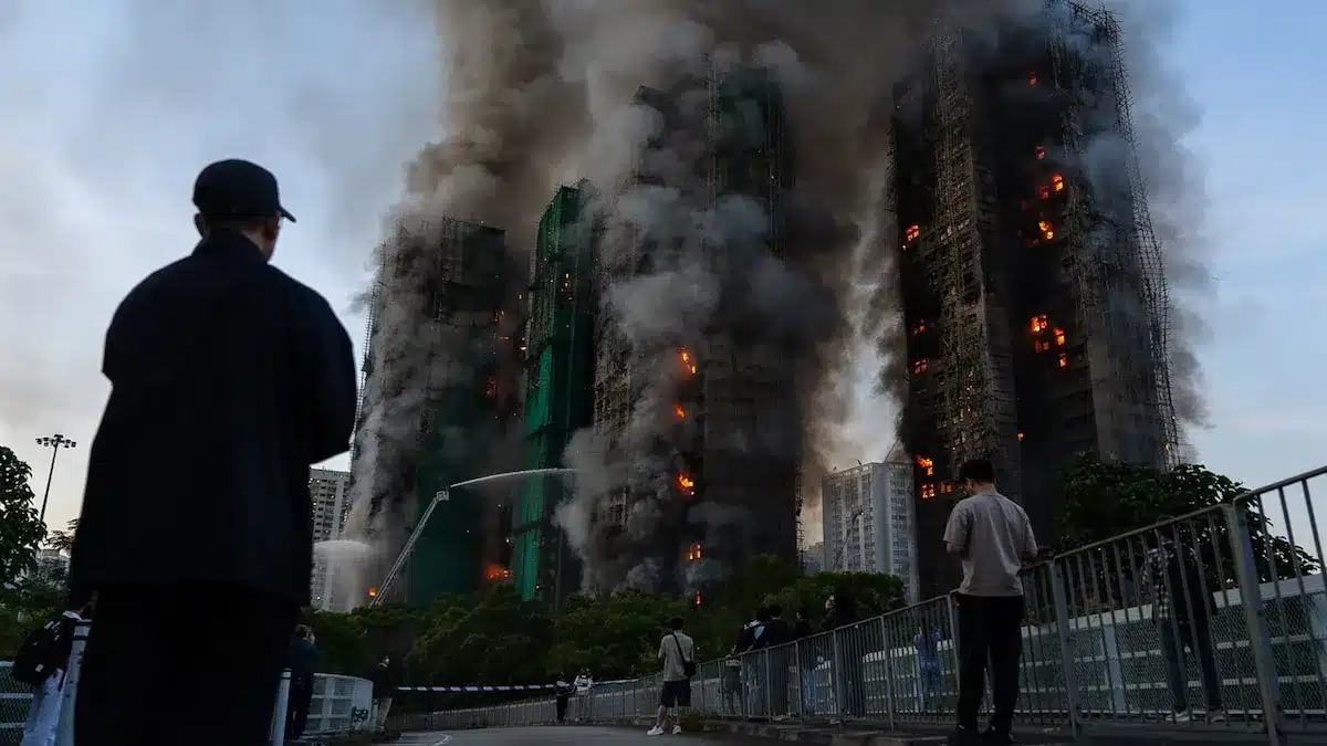 Corrupción en obras: la seguridad falló antes del incendio en Hong Kong