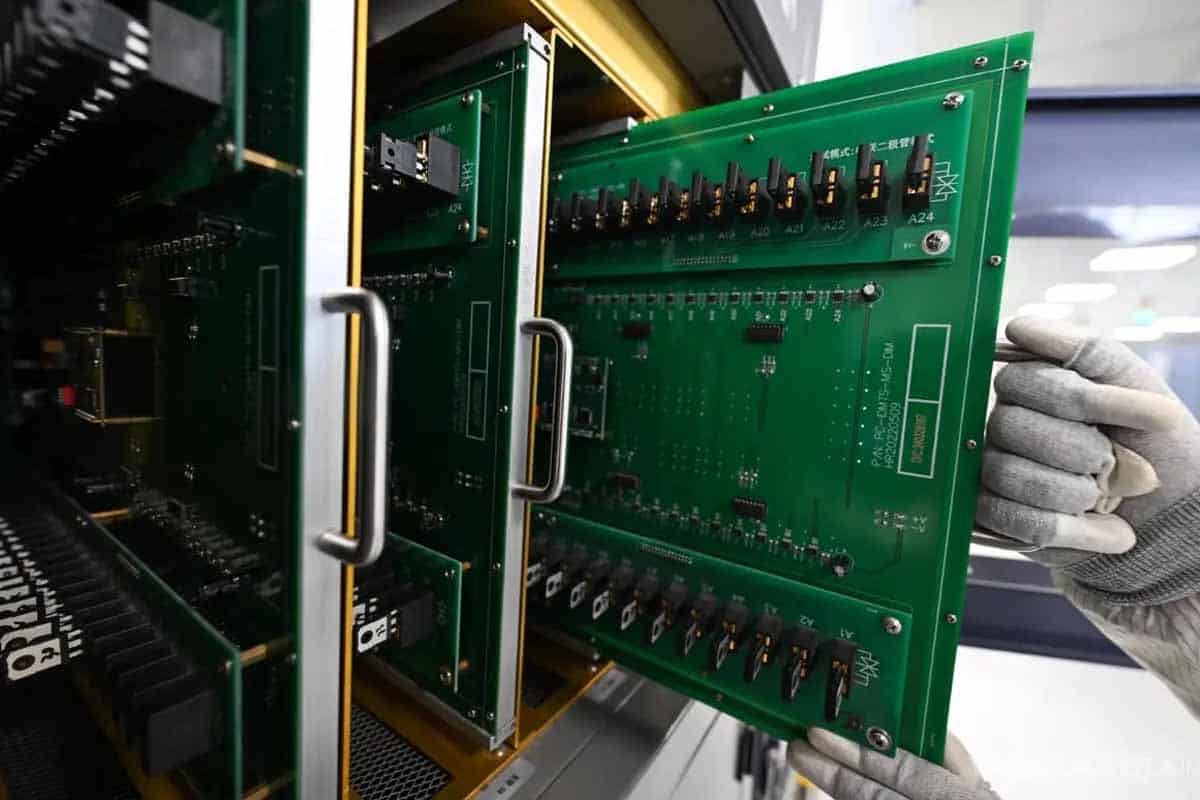 Crisis de chips amenaza producción global de autos por tensión China-EEUU Crisis de chips amenaza producción global de autos por tensión China-EEUU