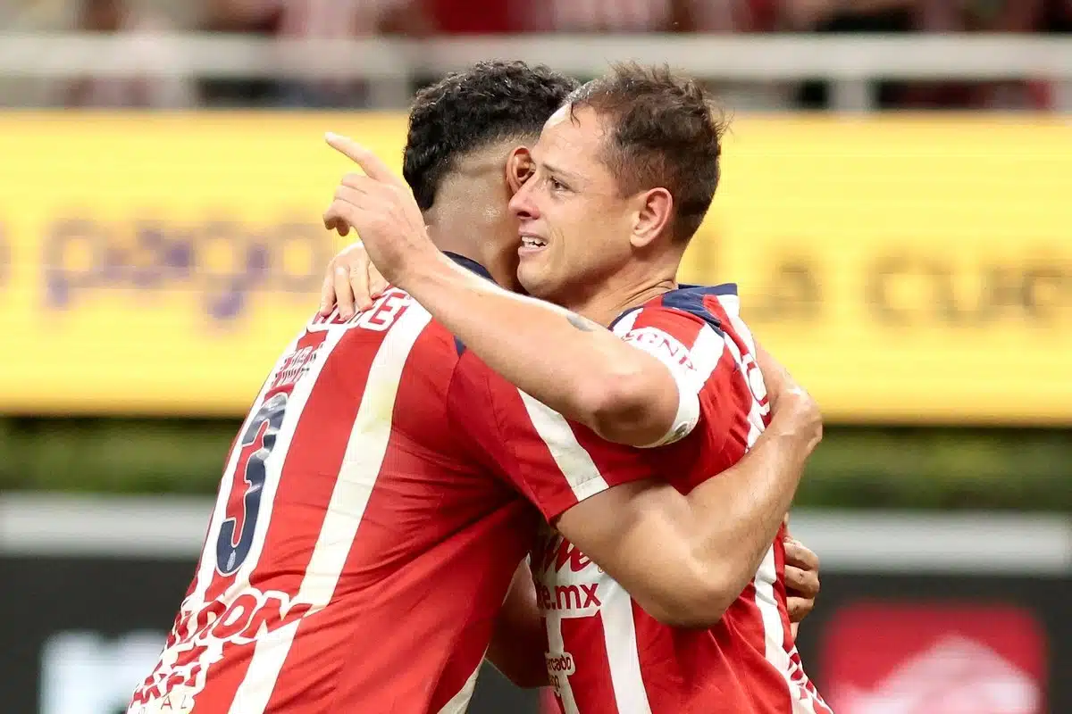 ‘Chicharito’ y ‘La Hormiga’ González le dan a Chivas el pase directo a la liguilla