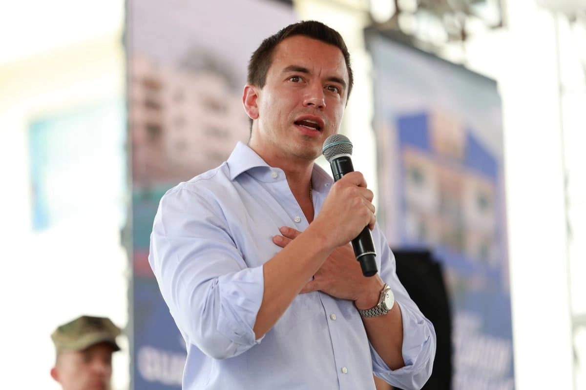 Ecuador inicia consulta popular para crear una nueva Constitución