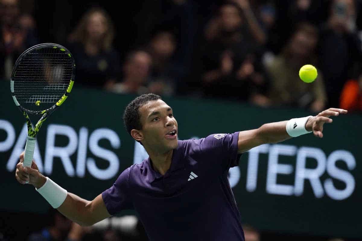 Felix Auger-Aliassime avanza a la final del Masters 1000 de París
