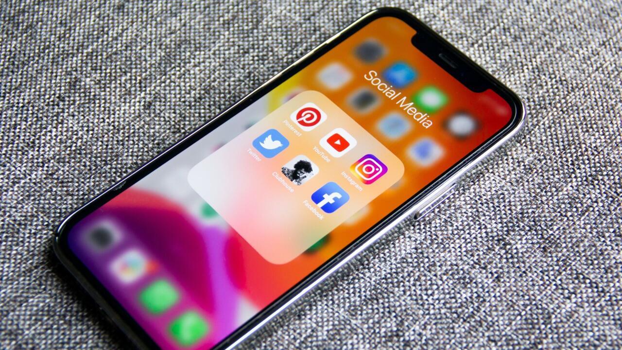 Francia busca prohibir redes sociales a menores de 15 años con nueva ley